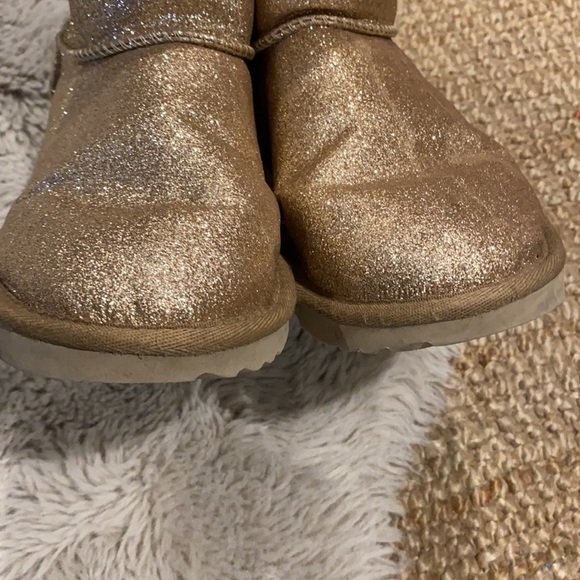Ugg’s Gold sparkle glitter 5 Women’s - Picture 8 of 8